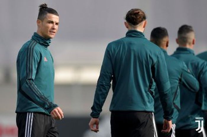 Megabintang Juventus, Cristiano Ronaldo (kiri).