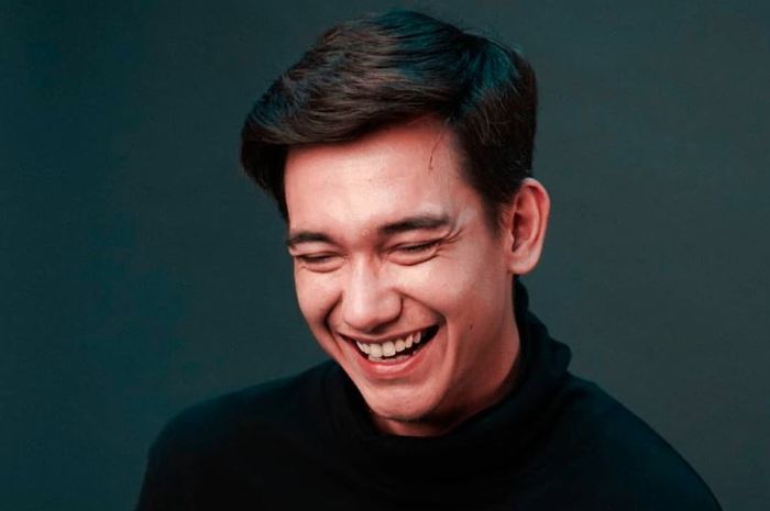 Jadi Pemburu Berita Bola Liga Inggris, Adipati Dolken Tertantang