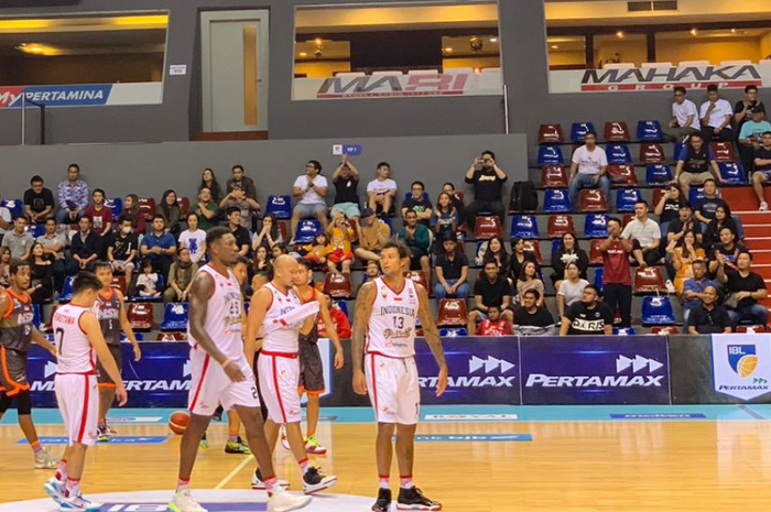 NSH Jakarta menghadapi Indonesia Patriots dalam pertandingan Seri III Indonesia Basketball League (IBL) 2020 di Mahaka Square, Jakarta, Sabtu (1/2/2020).