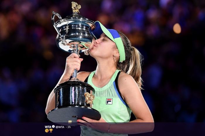 Petenis asal Amerika Serikat, Sofia Kenin, saat lakukan selebrasi usai menjuarai Australian Open 2020, Sabtu (1/2/2020)