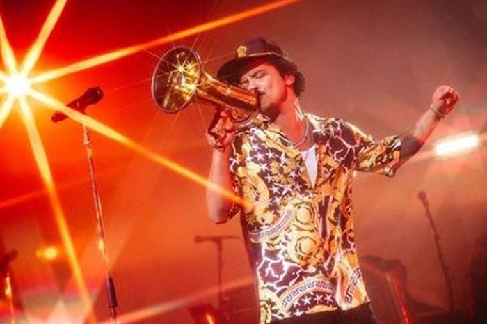 Romantis, Ini Chord dan Lirik Lagu ‘Treasure’ milik Bruno