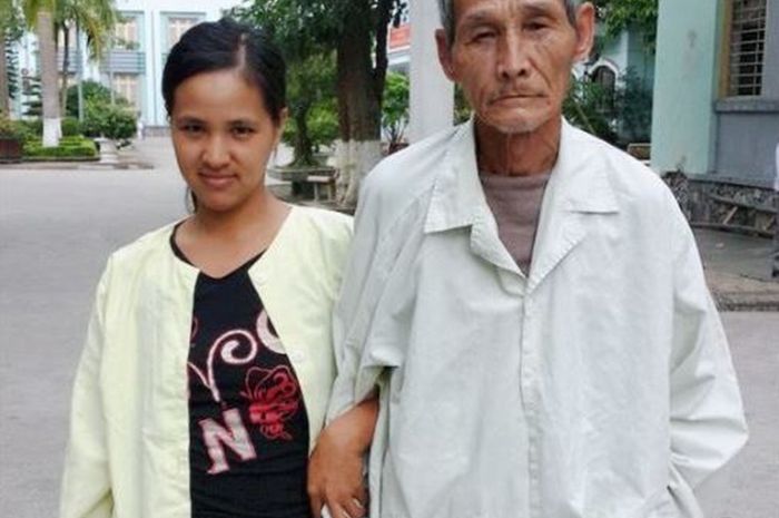 Wanita ini menyesal menikah dengan kakek 70 tahun karena jatuh cinta dengan hartanya.