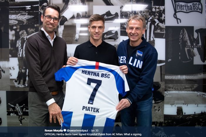 Mantan penyerang AC Milan, Krzysztof Piatek, resmi bergabung dengan klub Bundesliga, Hertha Berlin.