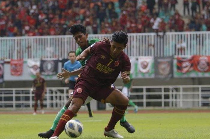 Aksi Irsyad Maulana dalam laga leg kedua play-off Piala AFC 2020 kontra Lalenok United di Stadion Pakansari, Bogor, Rabu (29/1/2020).
