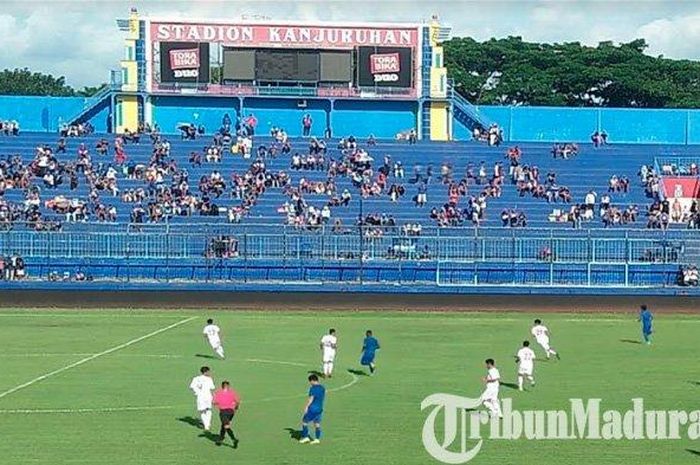 Pertandingan uji coba antara Arema FC vs Semeru FC di Stadion Kanjuruhan, Rabu (5/2/2020). 