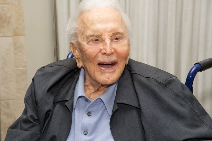 Aktor legendaris Hollywood Kirk Douglas meninggal dunia di usia 103 tahun.