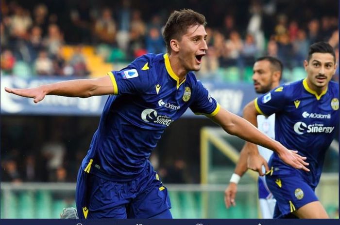 Bek tengah Hellas Verona, Marash Kumbulla, menjadi rebutan 4 klub.