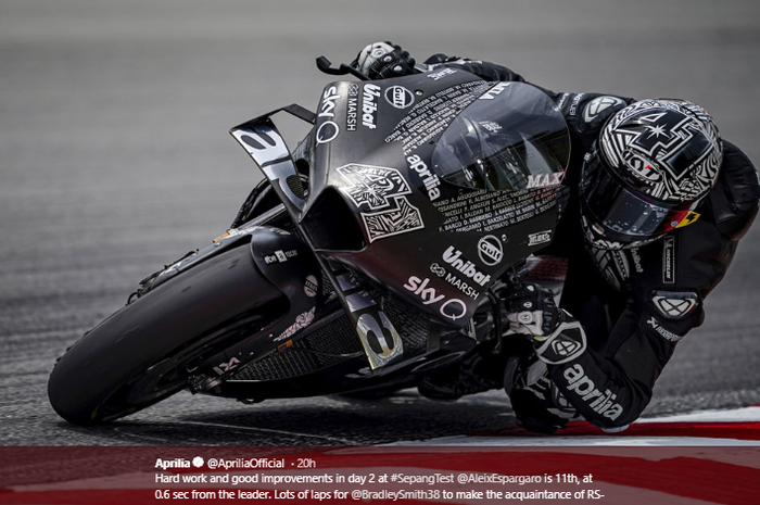 Pembalap Aprilia Gresini, Aleix Espargaro, menggeber motor RS-GP dalam tes pramusim MotoGP di Sirkuit Sepang, Malaysia, 9 Februari 2020. 