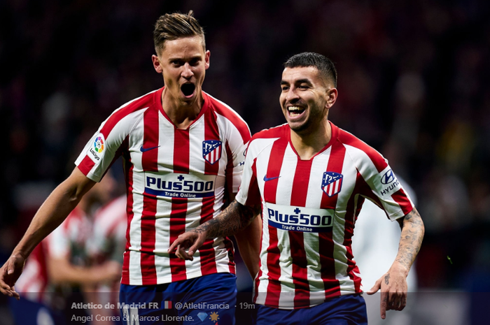 Angel Correa (kanan) merayakan golnya untuk Atletico Madrid ke gawang Granada,  8 Februari 2020.