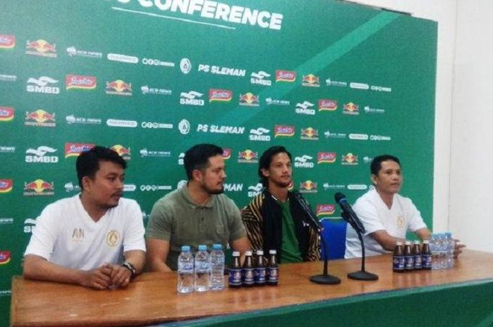 Irfan Bachdim resmi diperkenalkan oleh manajemen PSS Sleman musim ini.