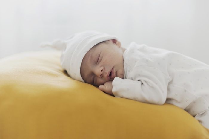 Posisi Bantal Bisa Buat Kepala  Bayi  Datar Begini Cara 