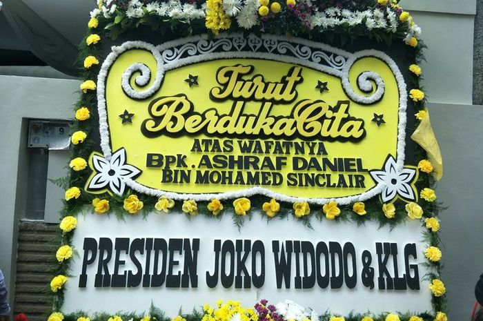 Bukan hanya Kalangan Selebriti, Presiden <a href='https://pontianak.tribunnews.com/tag/jokowi' title='Jokowi'>Jokowi</a> Turut Berduka atas Meninggalnya <a href='https://pontianak.tribunnews.com/tag/ashraf-sinclair' title='Ashraf Sinclair'>Ashraf Sinclair</a> dan Kirimkan Karangan Bunga