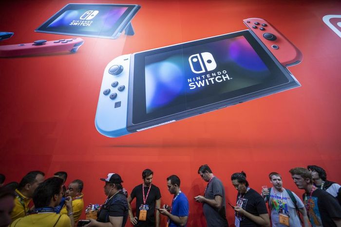 Dozens of people waiting in line to get Nintendo Switch