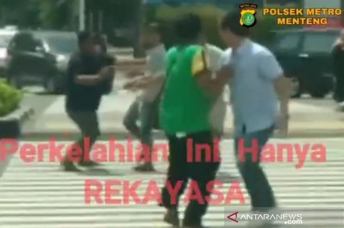 Cuplikan video viral perkelahian rekayasa
