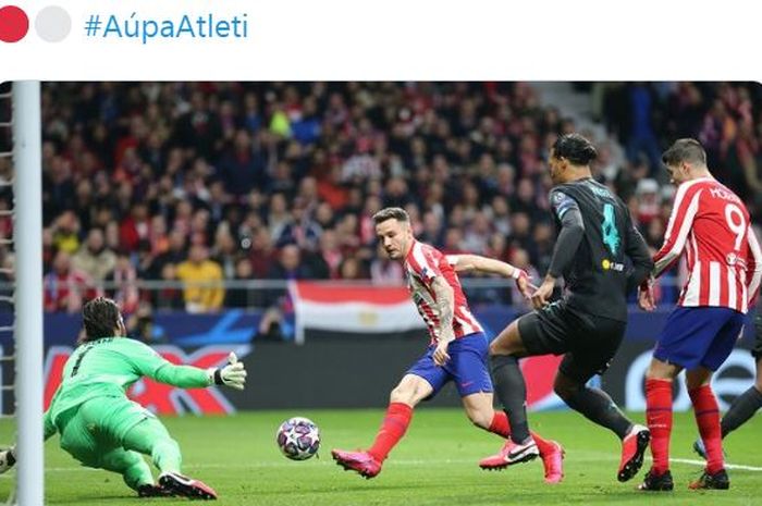 Gelandang Atletico Madrid, Saul Niguez (kedua dari kiri), mencetak gol ke gawang Liverpool dalam laga leg pertama babak 16 besar Liga Champions di Stadion Wanda Metropolitano, Selasa (18/2/2020).