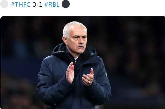 Ekspresi pelatih Tottenham Hotspur, Jose Mourinho, dalam laga leg pertama babak 16 besar Liga Champions kontra RB Leipzig di Tottenham Hotspur Stadium, Rabu (19/2/2020).