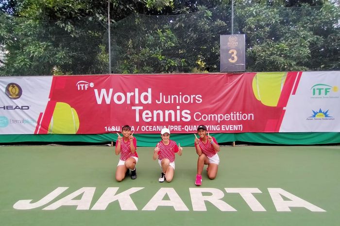 Tim tenis putri Indonesia pada Pra-Kualifikasi Kejuaraan Dunia Tenis Junior 2020., Jumat (21/2/2020) di lapangan tenis  The Sultan Hotel &amp; Residence Jakarta. 