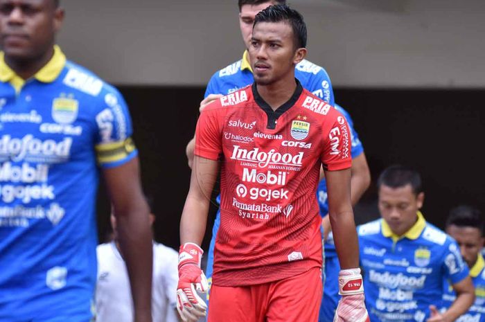 Kiper Persib Bandung, Teja Paku Alam, dalam laga melawan Tira Persikabo, Jumat (21/2/2020).