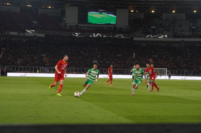 Aksi Marco Motta saat laga Persija Jakarta kontra Geylang International di Stadion Utama Gelora Bung Karno (SUGBK), Senayan, Jakarta Pusat, Minggu (23/2/2020).