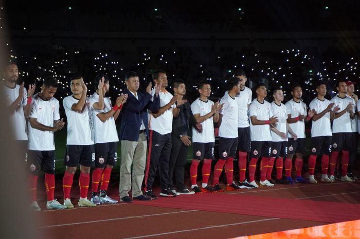 Barisan ofisial dan pemain Persija Jakarta diperkenalkan saat launching tim di Stadion Utama Gelora Bung Karno (SUGBK), Senayan, Jakarta Pusat, Minggu (23/2/2020).
