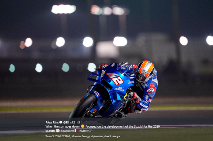 Pembalap Suzuki Ecstar, Alex Rins, saat beraksi di hari pertama tes MotoGP 2020 Qatar di Sirkuit Losail, Doha, Sabtu (22/2/2020). Rins menjadi pemilik waktu lap tercepat selama sesi berlangsung. 