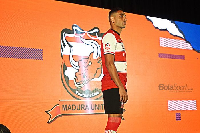 Kostum Madura United di Liga 1 2020.