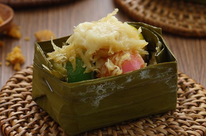 The sweetness of Bolu-bolu Ketan for your delightful day