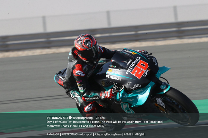 Pembalap Petronas Yamaha SRT, Fabio Quartararo, saat beradu mencari catatan waktu terbaik di tes pramusim MotoGP 2020 Qatar, Sabtu (22/2/2020). 