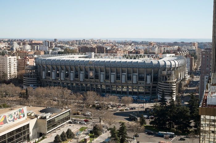 Markas Real Madrid, Stadion Santiago Bernabeu, menjadi salah satu bangunan megah di kota tersebut.