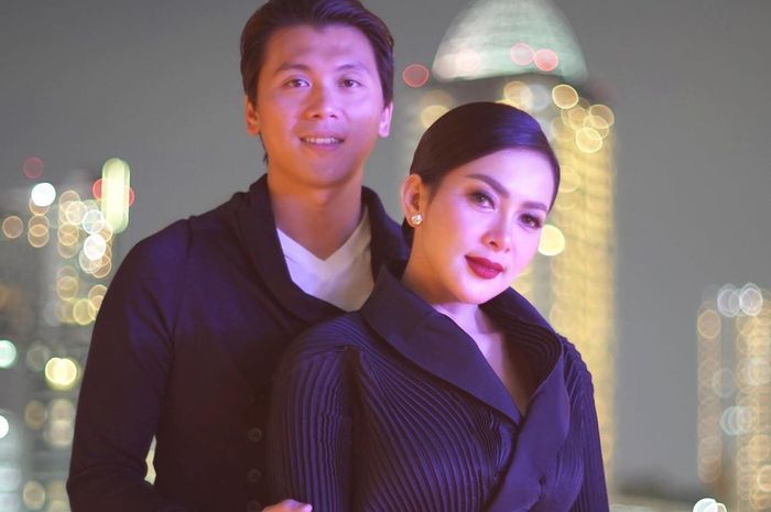 Syahrini dan Reino Barack