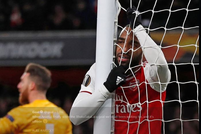 Ekspresi kecewa striker Arsenal, Alexandre Lacazette, dalam duel kontra Olympiacos, 27 Februari 2020.