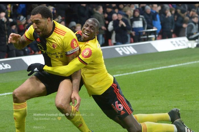 Troy Deeney (kiri) mencetak gol ketiga Watford ke gawang Liverpool di Vicarage Road, 29 Februari 2020.