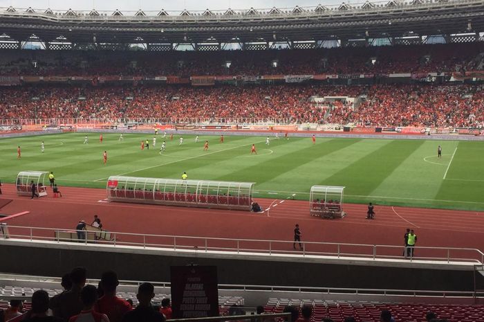 Suasana pertandingan Persija Jakarta kontra Borneo FC di Stadion Utama Gelora Bung Karno (SUGBK), Senayan, Jakarta, Minggu (1/3/2020).