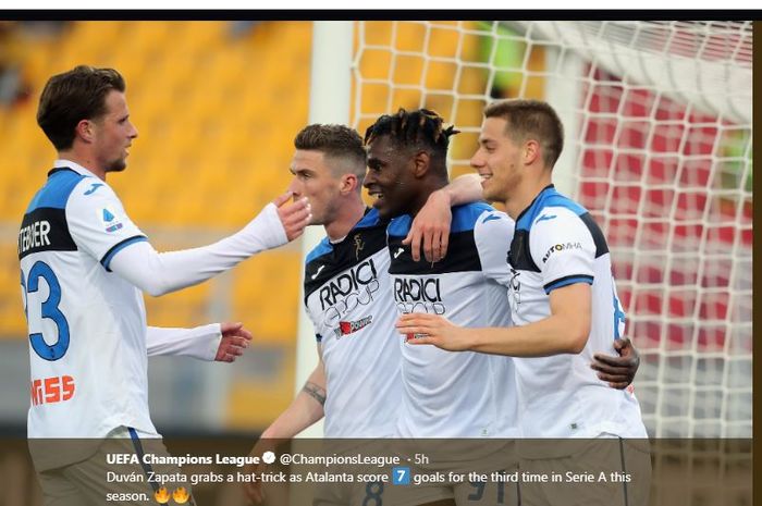 Duvan Zapata (dua dari kanan) mencetak hattrick dalam duel Liga Itaia Atalanta di kandang Lecce, Via del Mare, 1 Maret 2020.