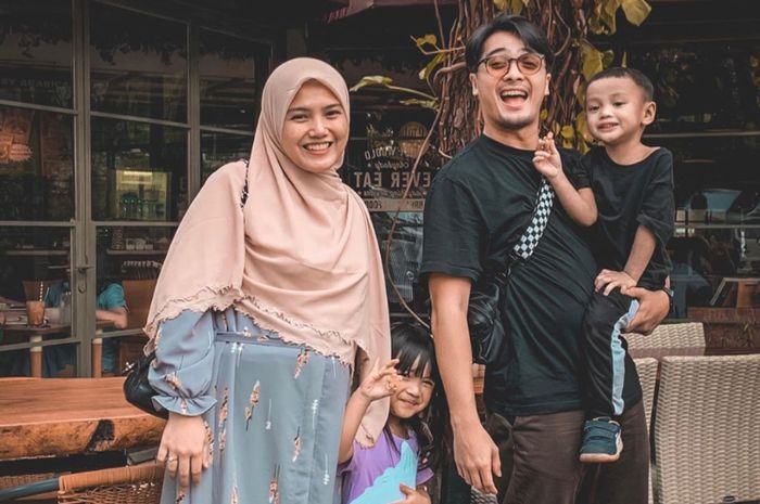 Berhijrah hingga Jarang Muncul di TV, Pesinetron Tampan Anak Donna