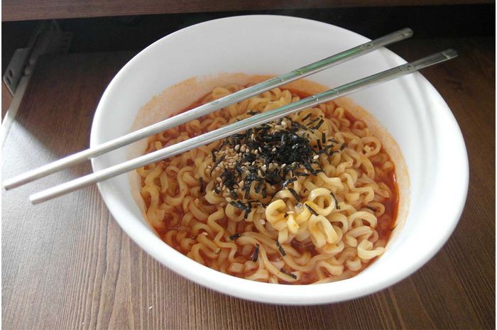 Sering Makan Mi Instan Berakibat Buruk untuk Kesehatan, Ini 5 Cara