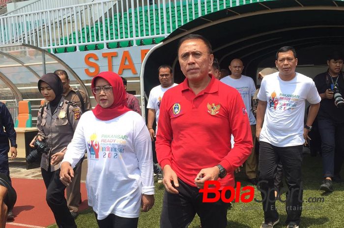 Ketua Umum PSSI, Mochamad Iriawan alias Iwan Bule, saat mengunjungi Stadion Pakansari, Bogor.