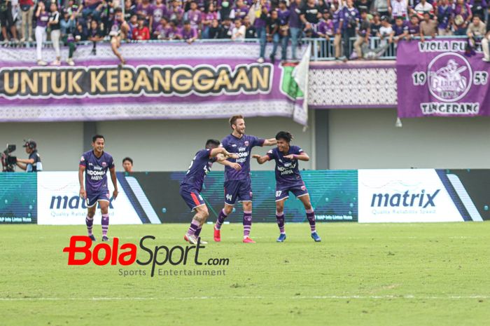 Selebrasi gol Edo Febriansyah pada laga Persita Vs PSM di Stadion Sport Center, Kelapa Dua, Tangerang, Jumat (6/3/2020).