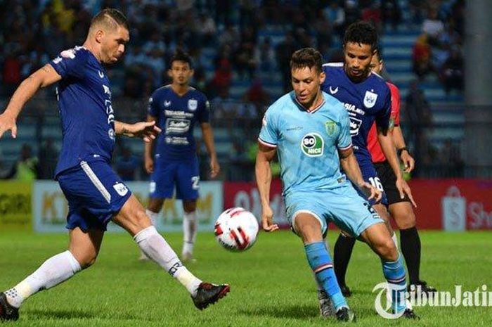 Persela Lamongan vs PSIS Semarang dalam pertandingan pekan kedua Liga 1 2020 di Stadion Surajaya Lamongan, Sabtu (7/3/2020). Dalam pertandingan tersebut PSIS Semarang berhasil menaklukkan tuan rumah 2-3. 
