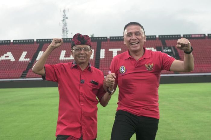 Ketua Umum PSSI, M Iriawan dan Gubernur Bali,  I Wayan Koster di Stadion Kapten I Wayan Dipta, Gianyar, Bali, Sabtu (7/3/2020).