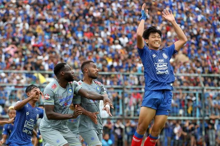 Pertandingan Arema FC vs Persib pada pekan kedua Shopee Liga 1 2020 di Stadion Kanjuruhan, Malang, Minggu (8/3/2020).