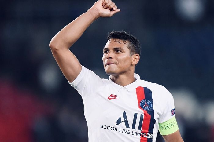 Kapten Paris Saint-Germain, Thiago Silva, dilaporkan menjadi target transfer dari mantan klubnya AC Milan.