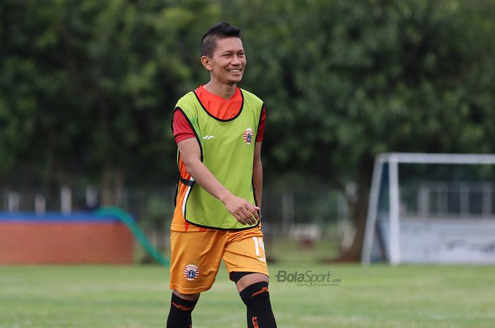 Bek kanan Persija Jakarta, Ismed Sofyan, ketika menjalani latihan di Lapangan Sutasoma Halim, Jakarta Timur (9/3/2020)