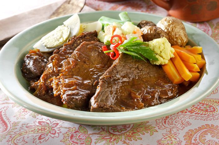 Learn how to make Selat Solo (Javanese beefsteak) for family's iftar dinner or sohoor dish with this step-by-step recipe!