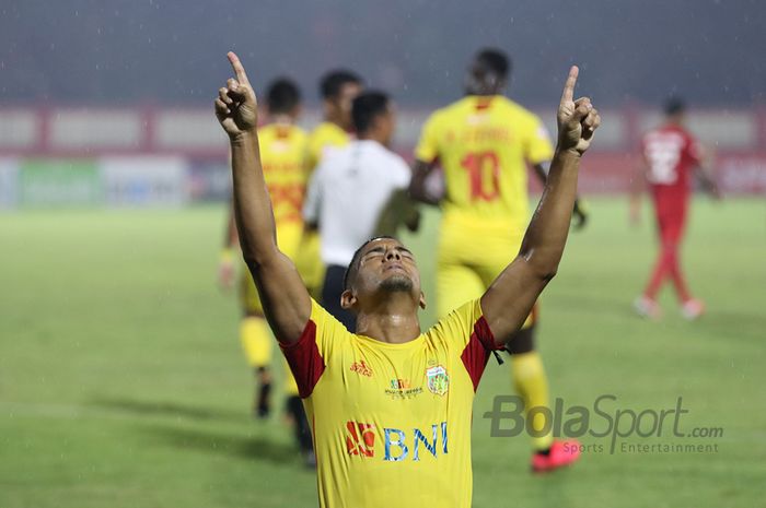 Gelandang serang Bhayangkara FC, Renan Silva melakukan selebrasi ketika berhasil menjebol gawang Persija Jakarta  di Stadion PTIK, Melawai, Jakarta Selatan (14/3/2020)