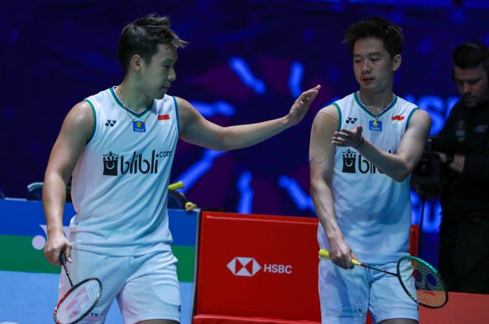 Pasangan ganda putra Indonesia, Marcus Fernaldi Gideon/Kevin Sanjaya Sukamuljo, pada semifinal All England Open 2020 di Arena Birmingham, Inggris, Sabtu (14/3/2020).