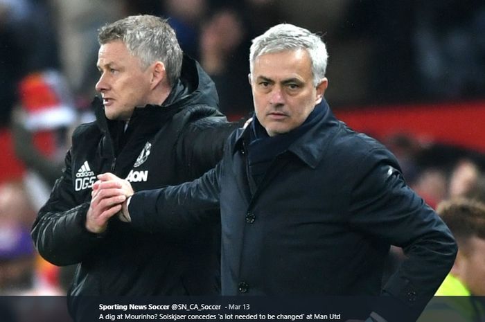 Pelatih Manchester United, Ole Gunnar Solskjaer, dan pelatih Tottenham Hotspur, Jose Mourinho, berjabat tangan kala keduanya bertemu pada laga Liga Inggris musim 2019-2020.