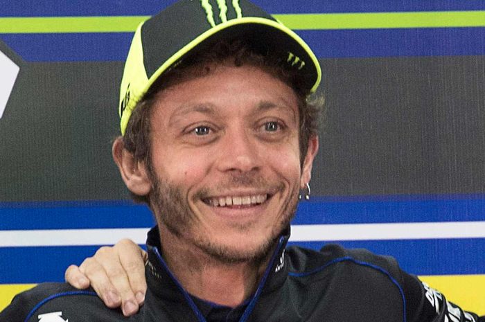 Valentino Rossi mengisi banyak kegiatan walaupun terkurung di kampung halamannya.