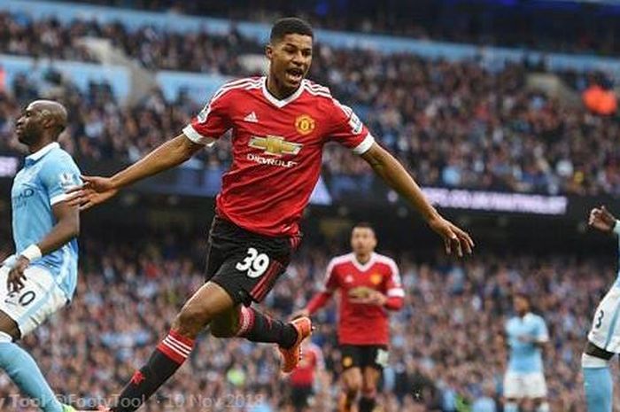 Striker Manchester United, Marcus Rashford, bergembira seusai mencetak gol ke gawang Manchester City pada 20 Maret 2016.