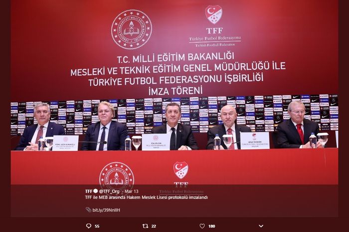 Federasi Sepak Bola Turki (TFF) bersama MEB menandatangani Protokol Sekolah Menengah Kejuruan.